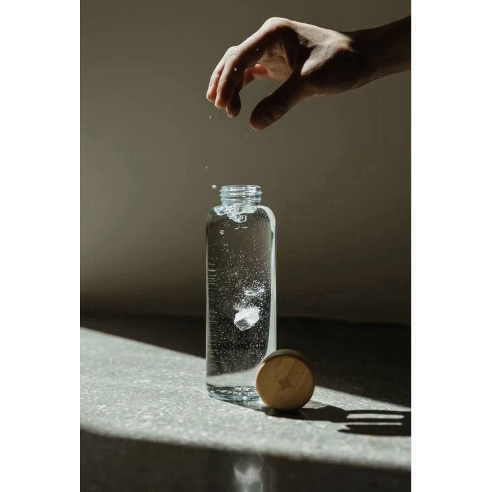 NWT Waterdrop Microdrinks 20oz Clear Glossy Transparent Water Bottle W Sleeve - Picture 9 of 9